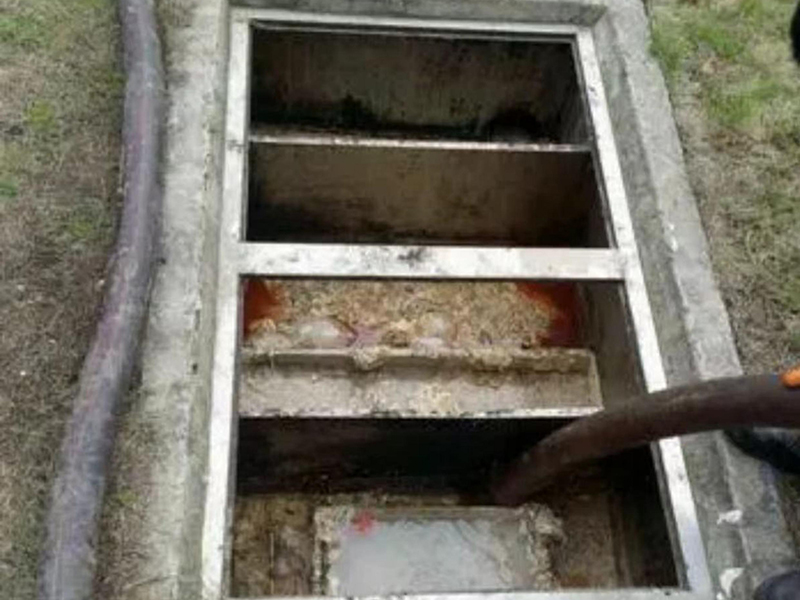 黄竹镇隔油池清理