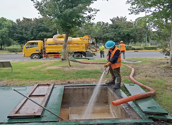 黄竹镇化油池清理